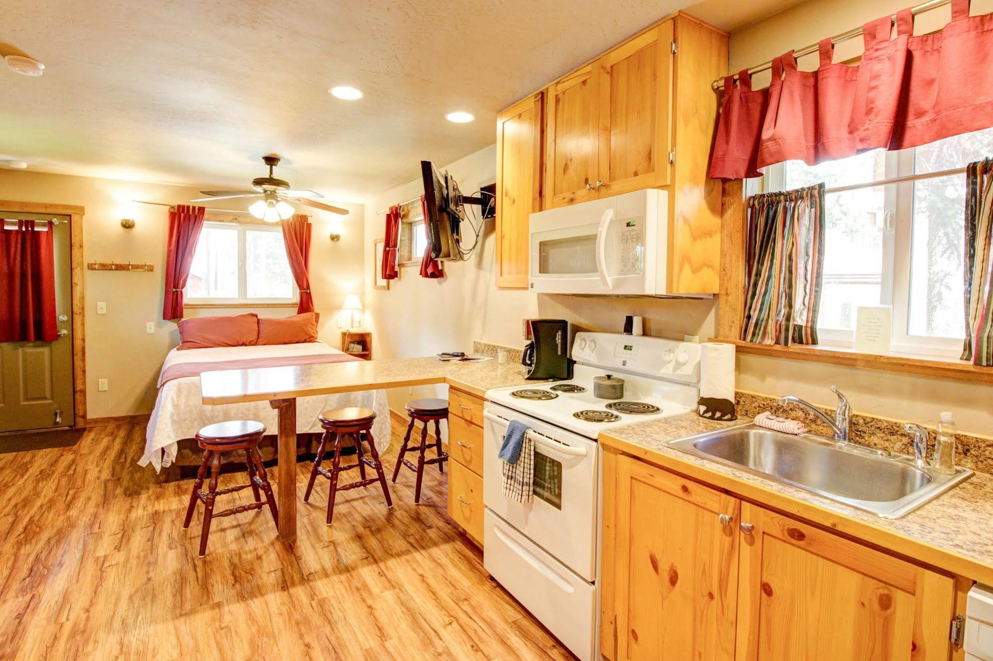 Historic Tamarack Lodge Hungry Horse Exteriér fotografie